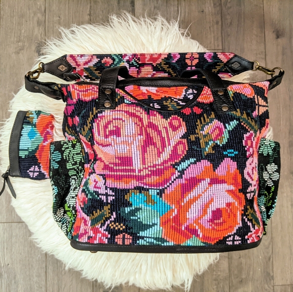 Floral MCDB - Picture 1 of 4